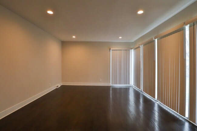 Building Photo - 16039 Marian Dr