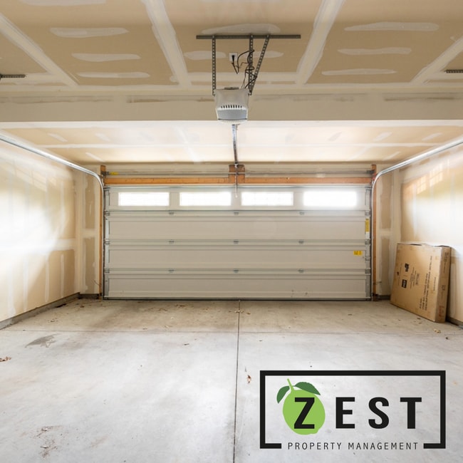 Building Photo - Amazing 3Bedroom 2 Baths