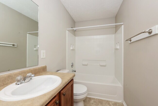 Building Photo - 2705 Sutherland Dr