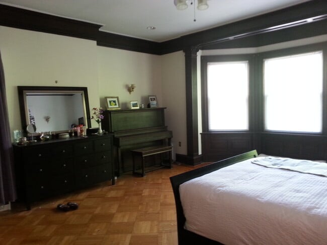 Building Photo - 4232 Spruce St