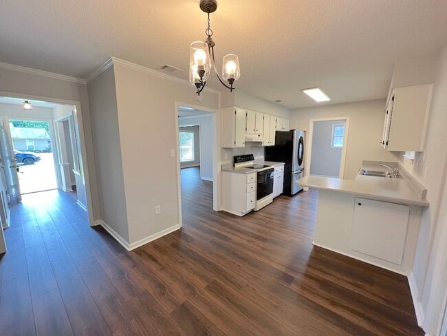 Building Photo - 3 BED | 2 BATH | SCREENED IN SUNROOM | SOUTHSIDE/VERNONBURG
