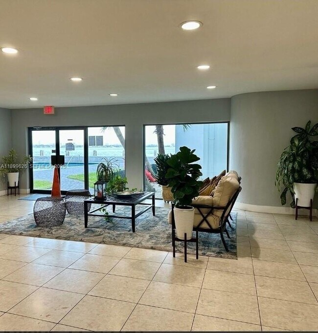 Building Photo - 1880 S Treasure Dr