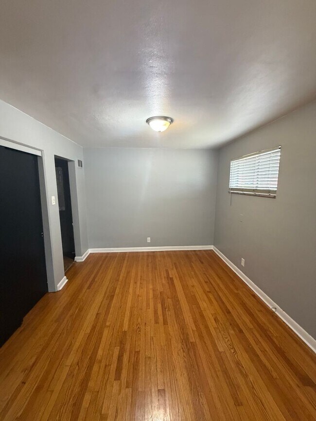 Building Photo - 1315 Mendell Dr