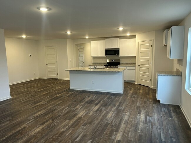 Building Photo - 309 Oakmont Cir