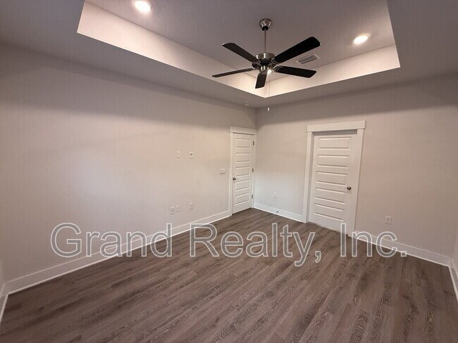 Building Photo - 5749 Danbury Blvd