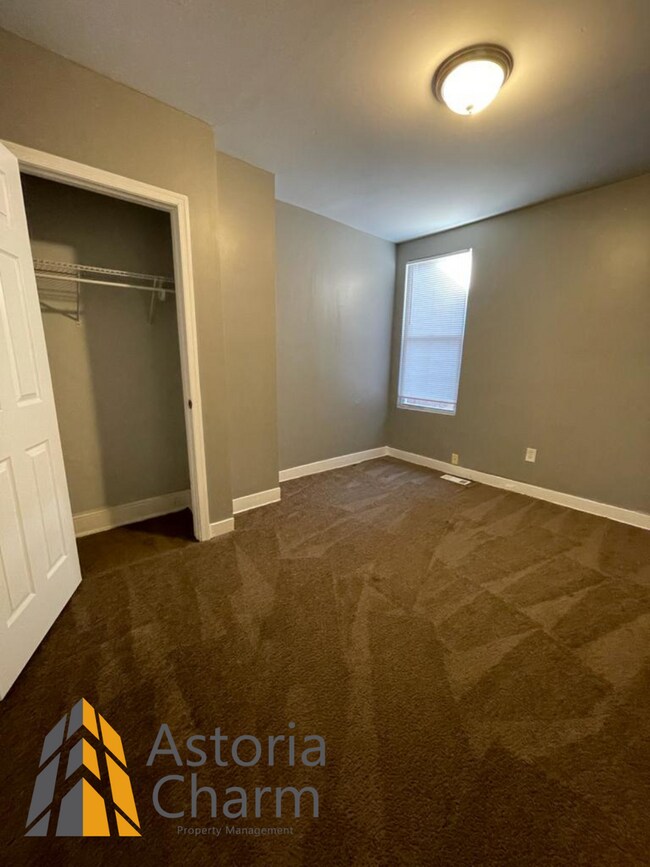 Building Photo - 3 Bedroom 1.5 Bath Spacious Bedrooms on Ashburton Street