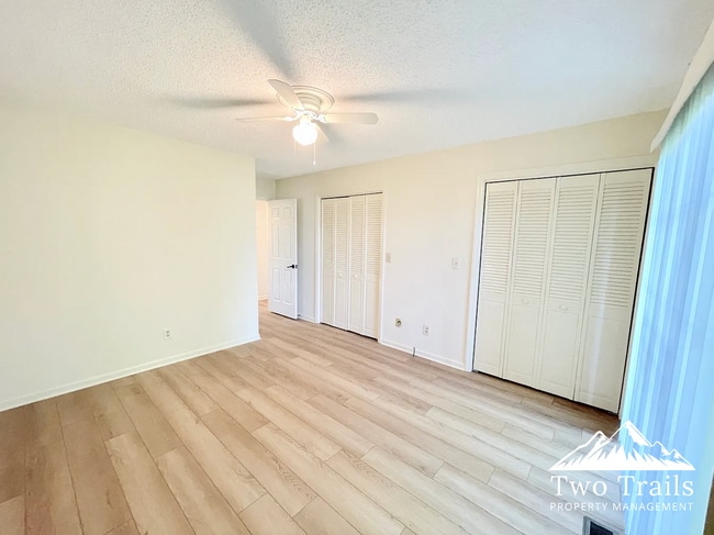 Building Photo - 100 Meadow Park Ln