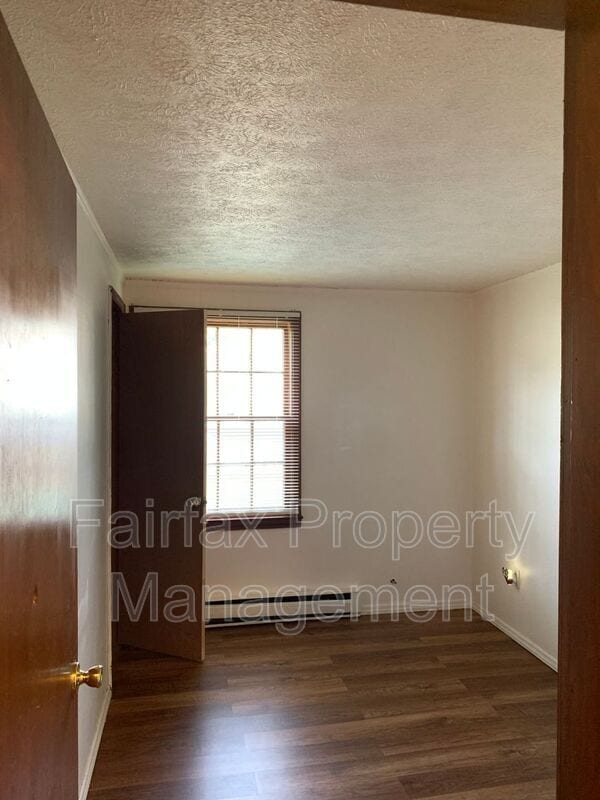 Building Photo - 410 Cody St
