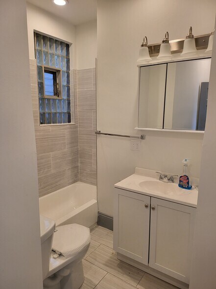 Building Photo - 1940 S Trumbull Ave