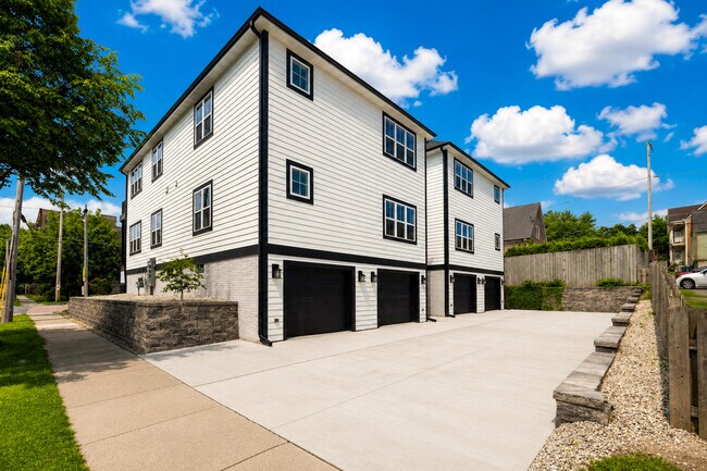 Building Photo - 232 E Brown St
