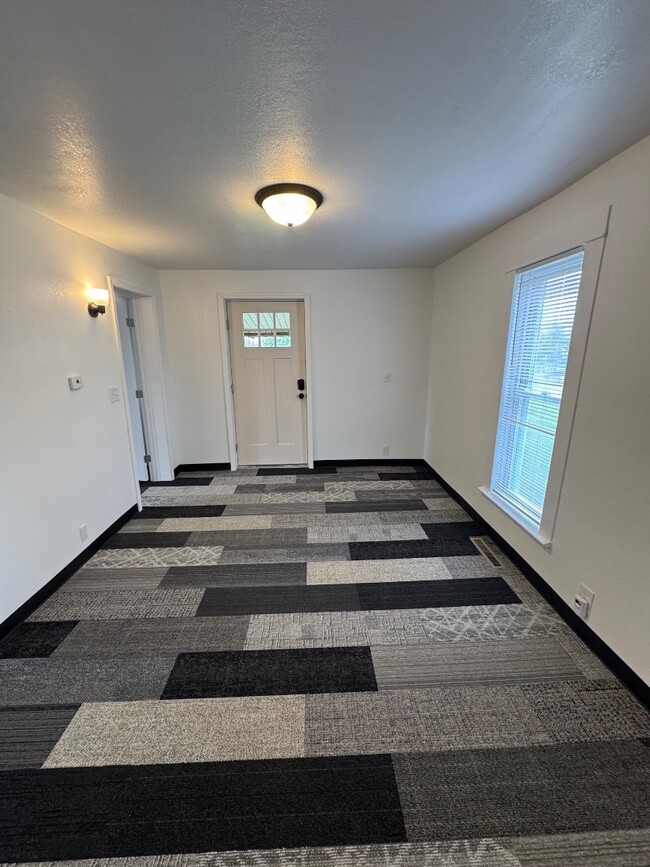 Building Photo - 1014 N 5th St