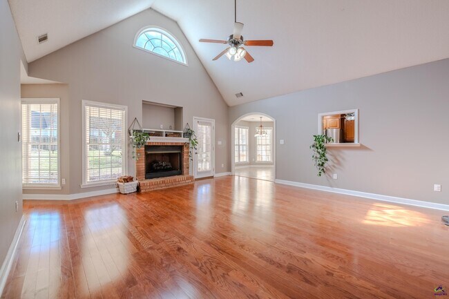 Building Photo - 611 Bay Laurel Cir