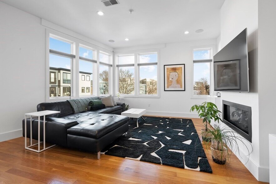 Building Photo - 5 Mohawk St