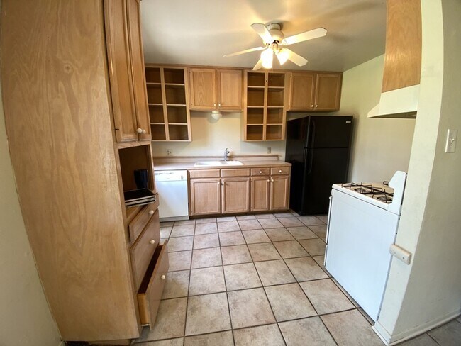 Building Photo - 5917 Kimbrough Dr