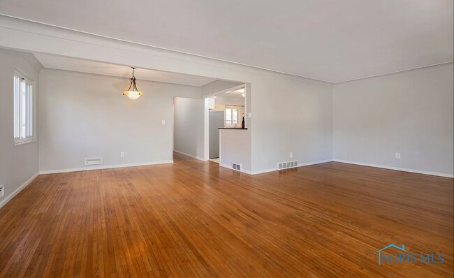 Building Photo - 4033 Hillandale Rd