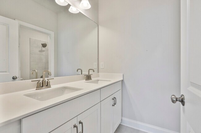 Building Photo - 335 Caledonia Ct