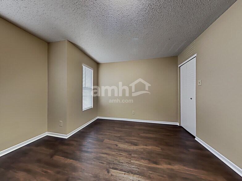Building Photo - 1329 Central Park Dr