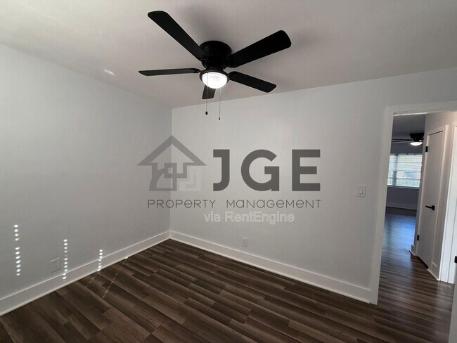 Building Photo - 810 Lake Shore Dr