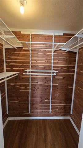 Building Photo - 18064 Kelly Blvd