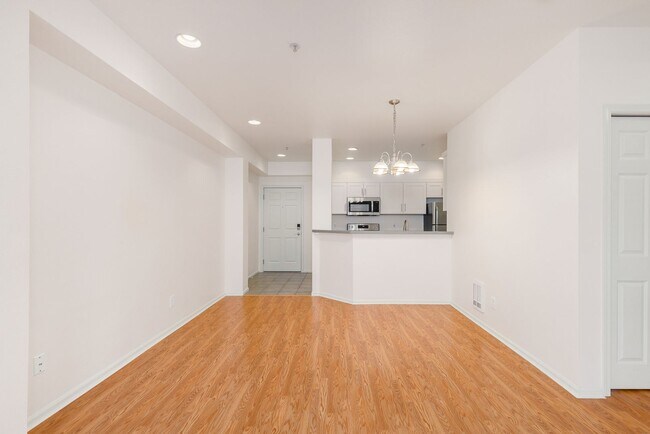 Building Photo - 18 Dravus St