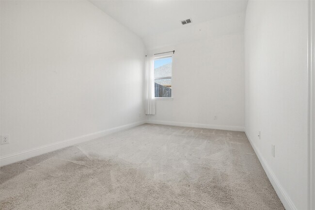 Building Photo - 208 Sequoia Dr