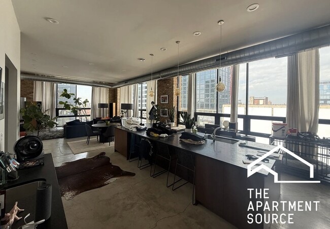 Building Photo - 175 N Ada St