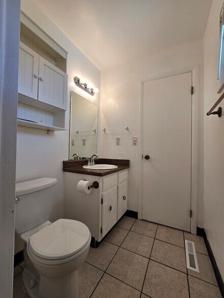 Building Photo - 403 Greenway Dr