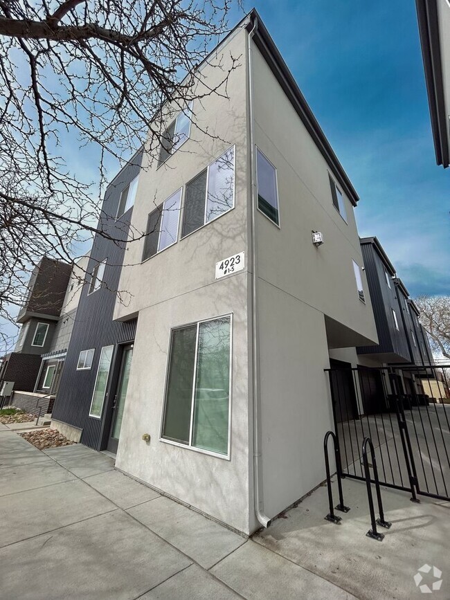 Building Photo - Town Home for Rent in Tennyson Neighborhoo...