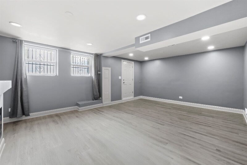 Building Photo - 4829 S St Lawrence Ave