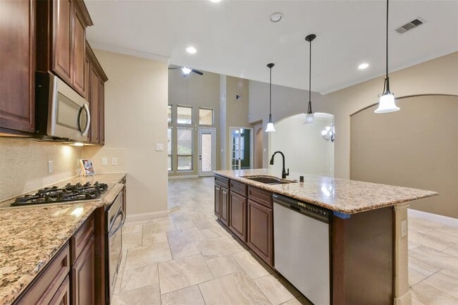 Building Photo - 23426 Millbrook Dr