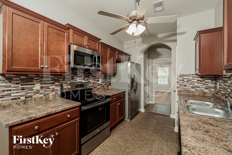 Building Photo - 920 Alise Cir