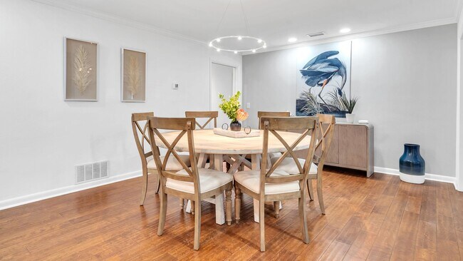 Building Photo - Luxurious FURNISHED 4BR/3BA Pool Home with...