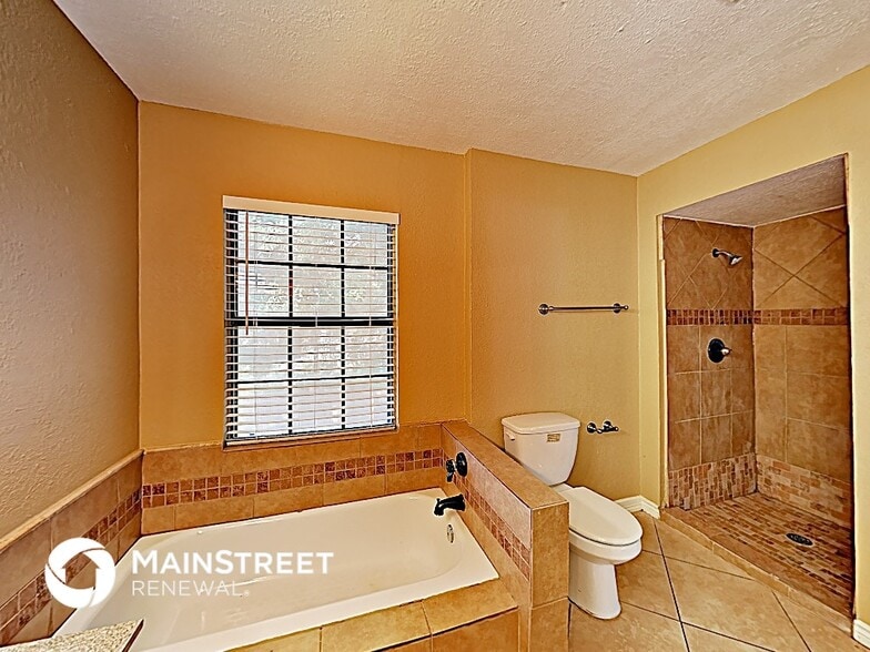 Building Photo - 2425 Sutton Dr