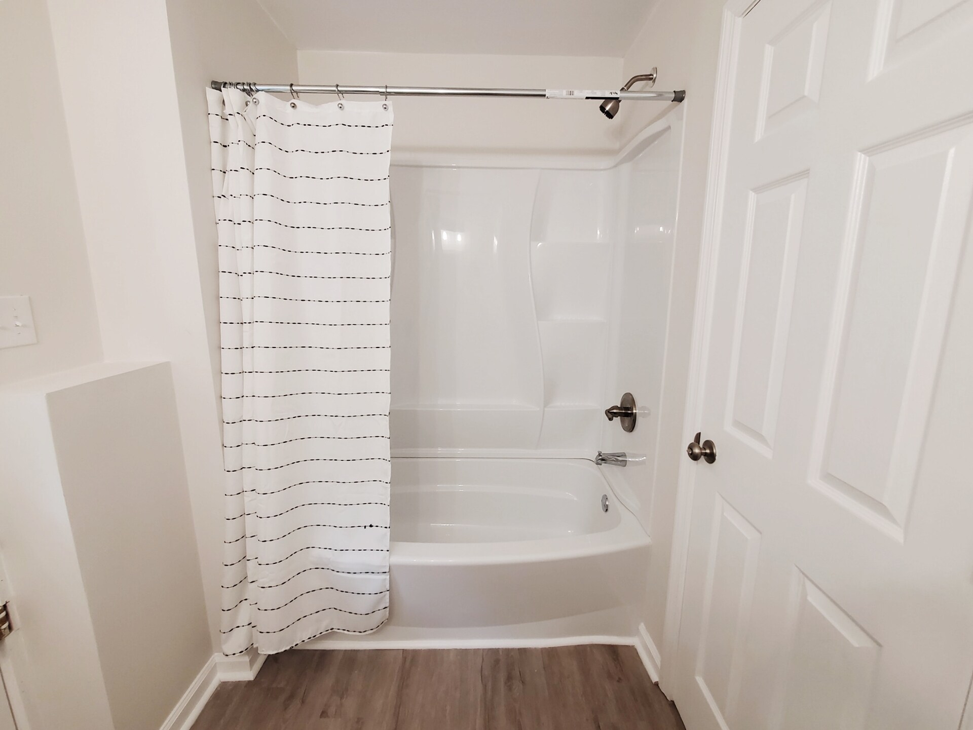 Building Photo - Room in Single Family Home on Henslowe Dr