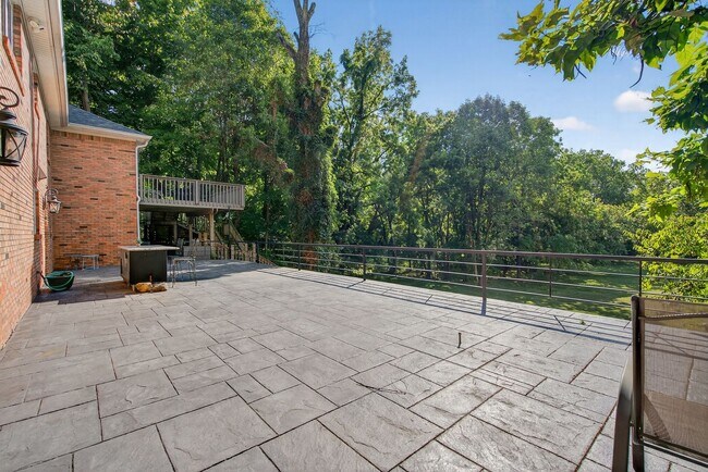 Building Photo - Beautiful, one of a kind property on four ...