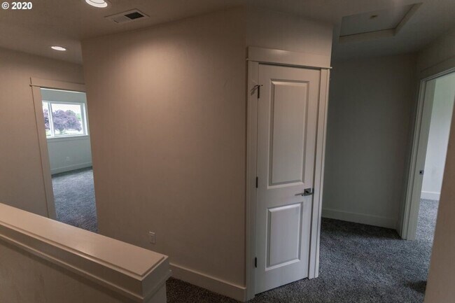Building Photo - Ross Lane Triplex