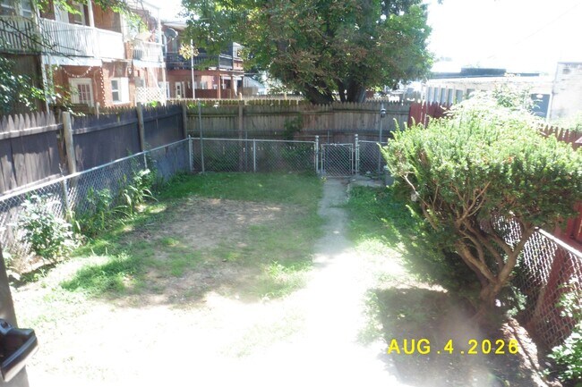 Building Photo - 1527 Catherine St