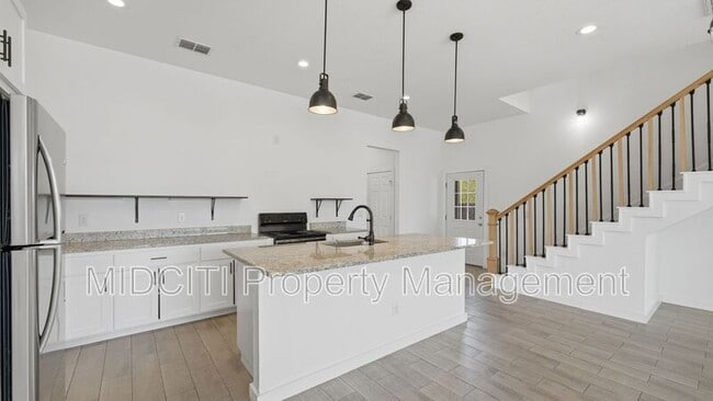 Building Photo - 893 E Mather St