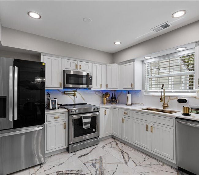 Building Photo - 2879 Madeira Ct