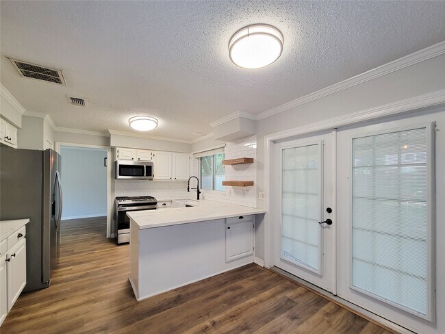 Building Photo - 8123 Sunny Ridge Dr