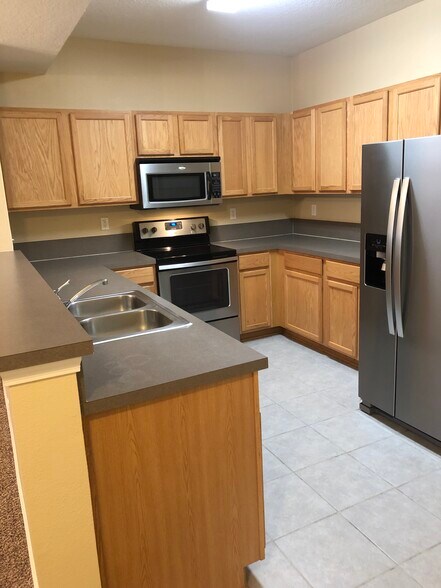 Kitchen - 575 Oakleaf Plantation Pky