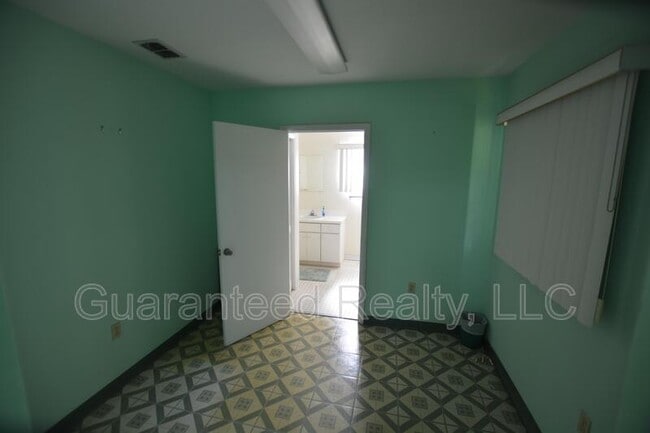 Building Photo - 1435 E Boulevard St