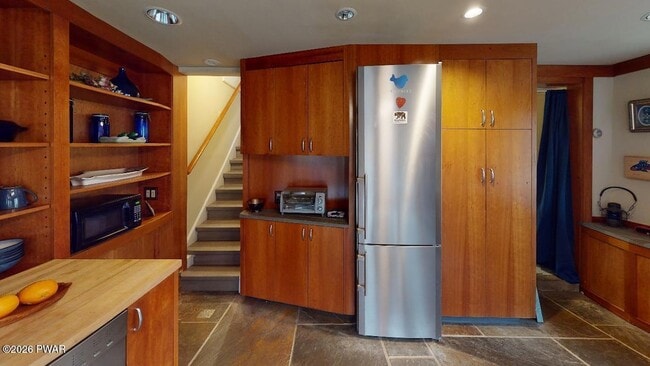 Building Photo - 144 Sawkill Ave