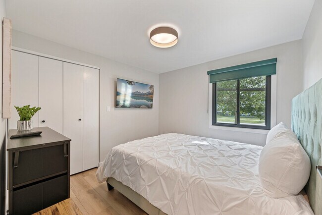 Building Photo - 908 Long Meadow Dr