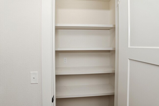Building Photo - 8813 Oakleaf Ct