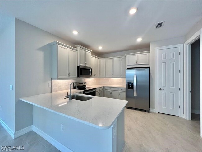 Building Photo - 850 Enbrook Lp