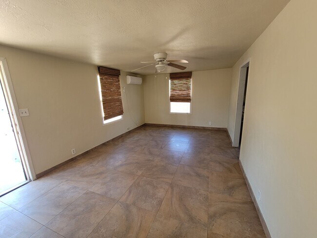 Building Photo - 4423 E Fairmount St