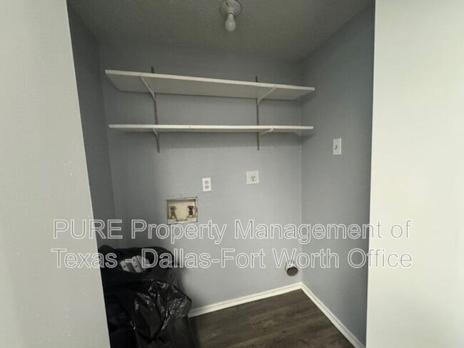 Building Photo - 4004 W Pioneer Dr