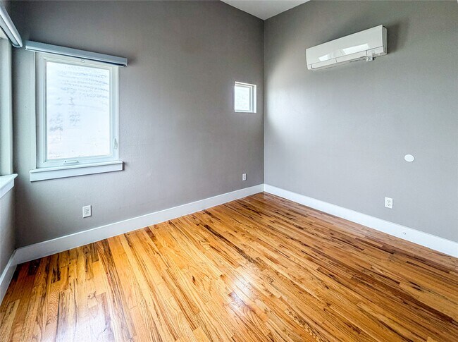 Building Photo - 1416 Dumble St