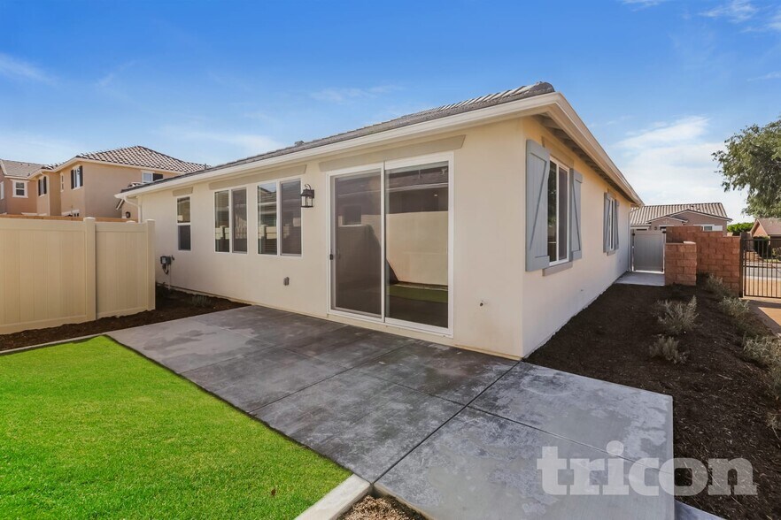 Building Photo - 639 Citron St